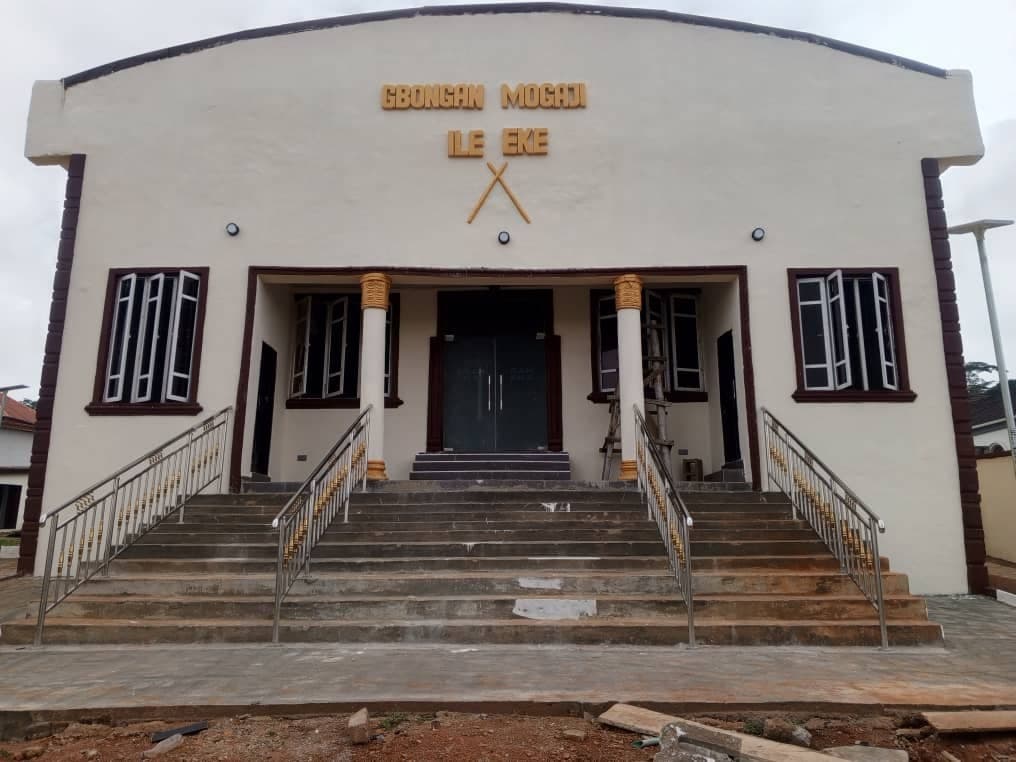 Gbọngan Mogaji Ilé Ẹ̀kẹ́ - Present Condition Front Entrance